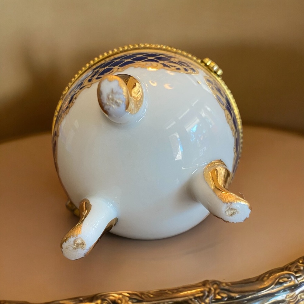 Vintage Vecceli Footed Porcelain Egg Trinket Box Rose Candle 4" - Picture 7 of 7